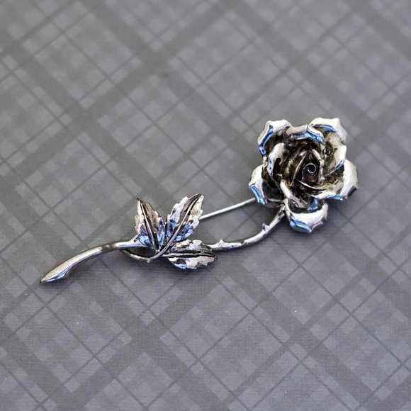 Vintage Art Nouveau Romantic Silver Tone Rose Brooch by Judy Lee - G47 - Picture 1 of 3